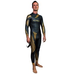 Wetsuit apnea - Dynamic man