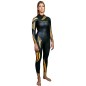 Wetsuit apnea - Dynamic woman